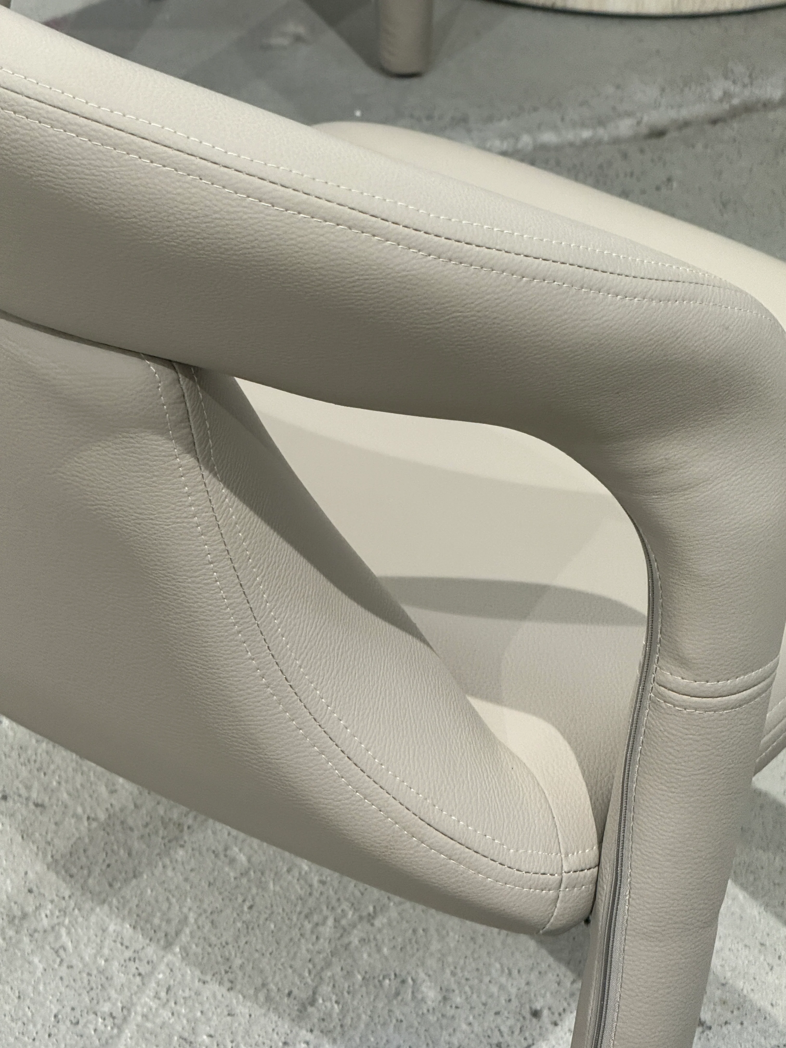 Contour Dining Chair Light Grey/Beige Leather Look - Image 6