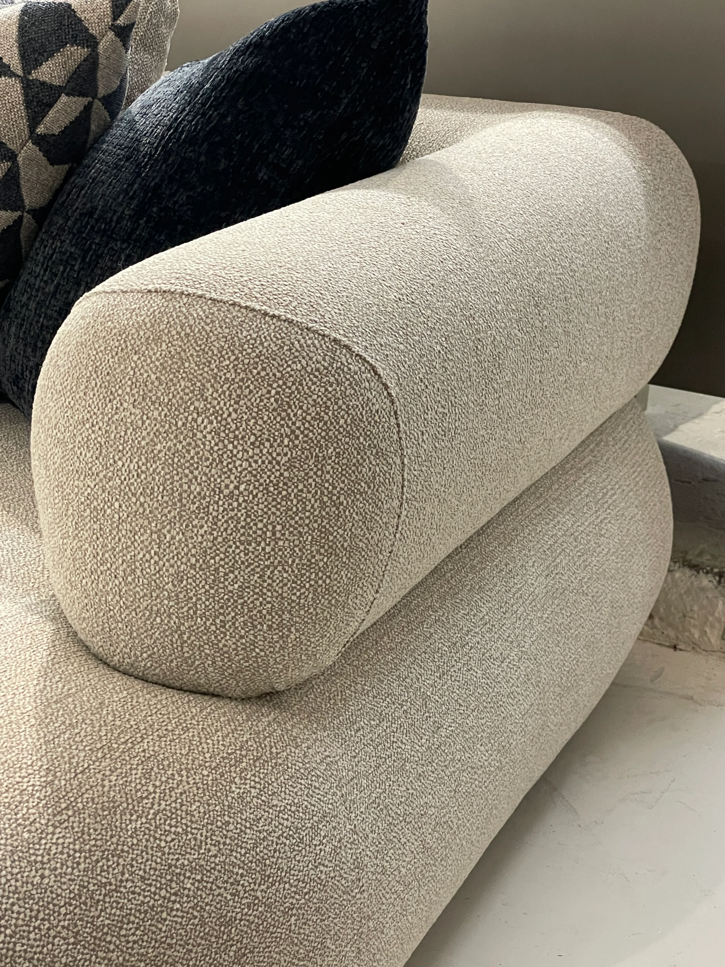 Grande Sofa - Image 9